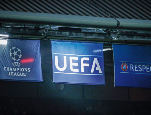 Politika do fotbalu (ne)patří?